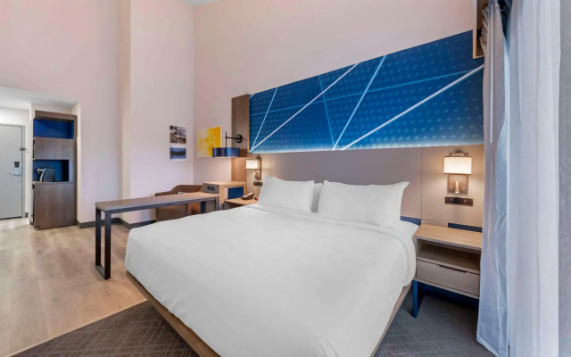 Comfort Inn & Suites Irvine Spectrum
