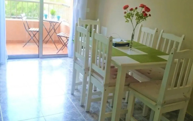 Bright spacious apartment, 2 min walk from beach