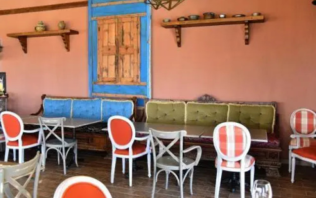 Sundial Hotel & Restaurant