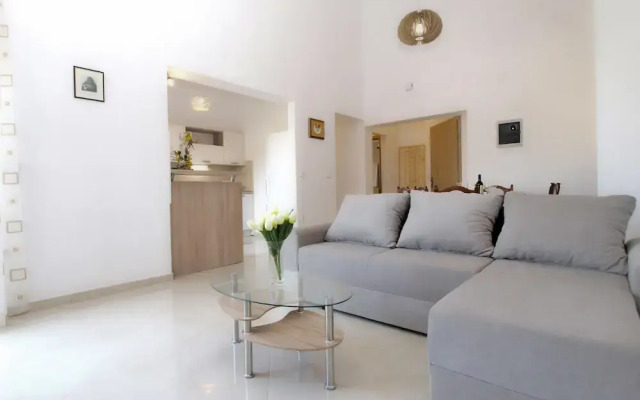 Apartment 1611