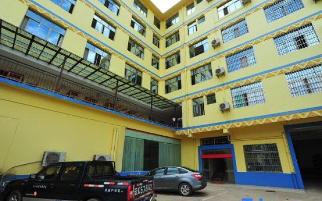 Xishuangbanna Qunyi Business Hotel