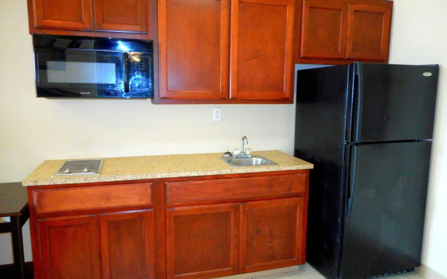 Crossroads Inn & Suites