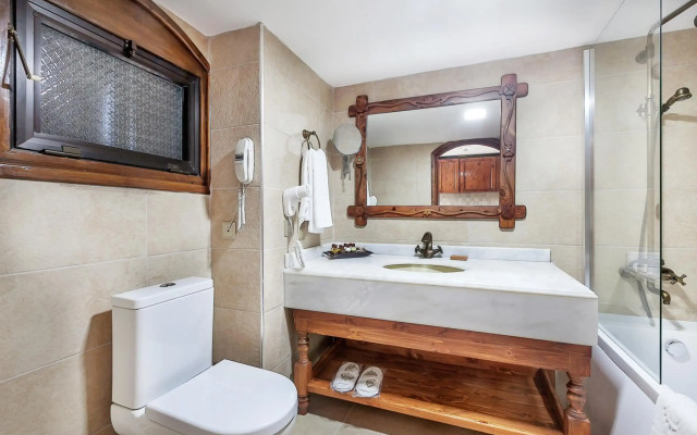 Le Chateau Lambousa Hotel