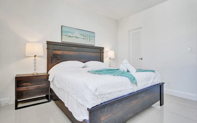 The Tides Hollywood 12B