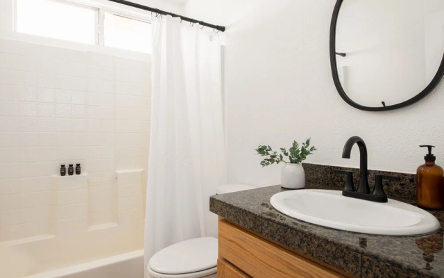 Bermuda by Avantstay Covered Patio w/ Outdoor Dining + Pool & Spa