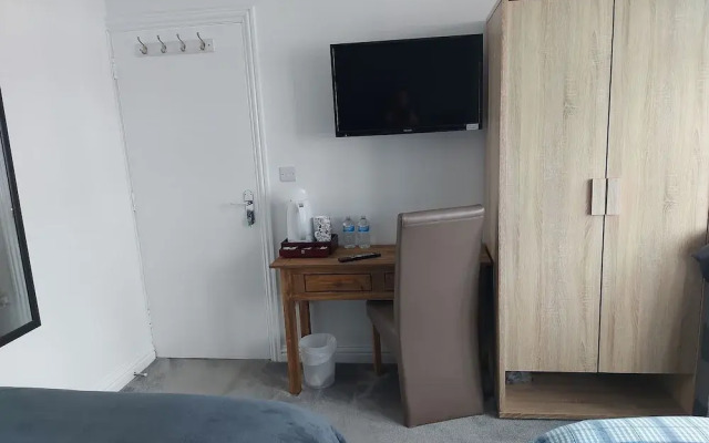 Room-apple House Wembley - Family Room w
