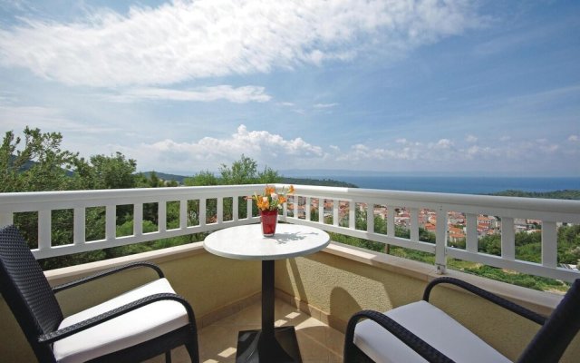 Amazing Home in Makarska With Wifi and 6 Bedrooms