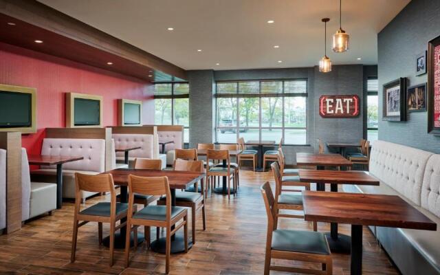 Holiday Inn Hotel & Suites Oakville @ Bronte by IHG