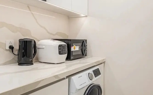 The Metropole The Galleria The Crest