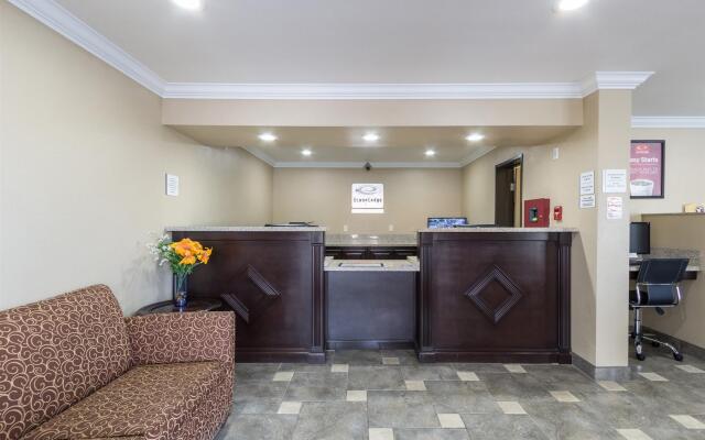 Econo Lodge Inn & Suites Escondido Downtown