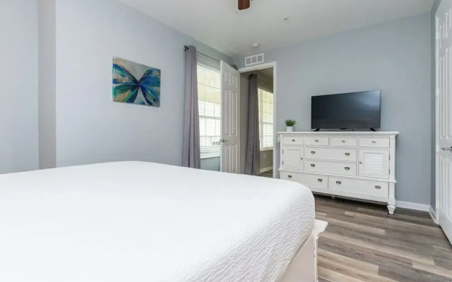 5049 Shoreway Loop #201