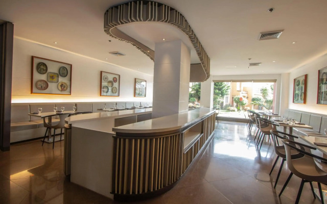 Crown Regency Suites & Residences - Mactan