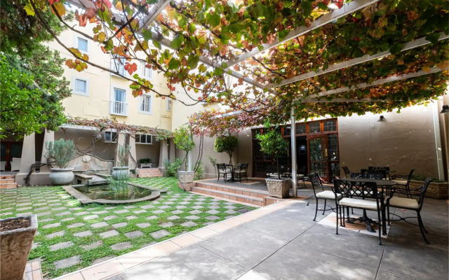 Queen’s Hotel by BON Hotels