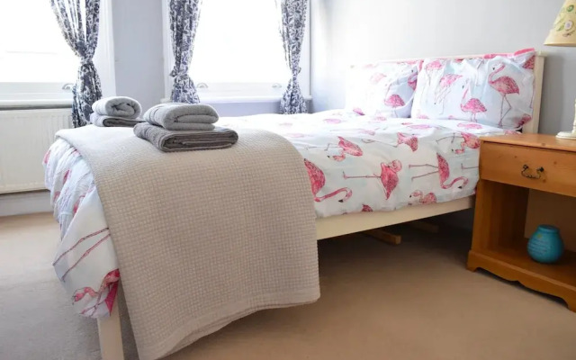 Lovely Newly-renovated 3 Bedroom Apartment in Fulham
