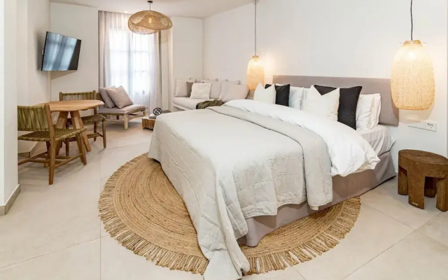 A1- Seaclub Suites by Roomservices