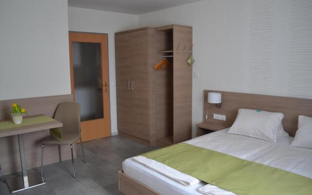 Privatzimmer & Ferienwohnungen Leeb