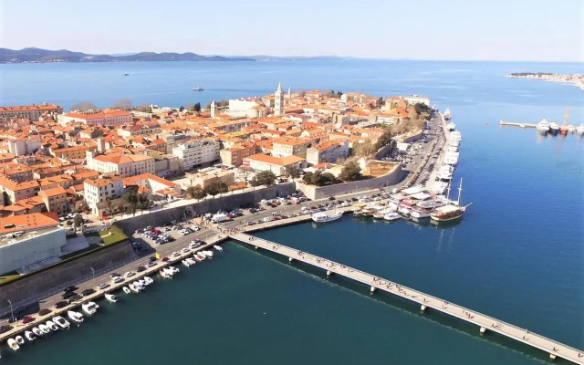 Rhythm Floating Hostel - Zadar