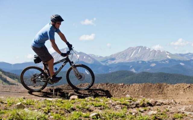 Private 3 Bedroom Townhome Located in East Keystone With Access to a Firepit, Hot Tub, and Billiards