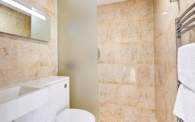Holiday Home Cwm Tawel