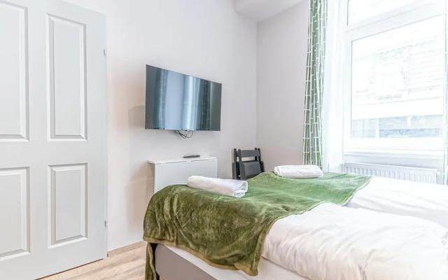 4BR Apt. for Groups 6-Min to Stadthalle