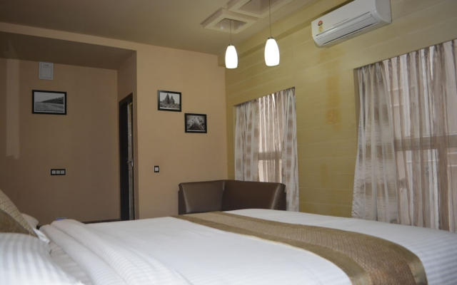 Emerald Suites By Kallate