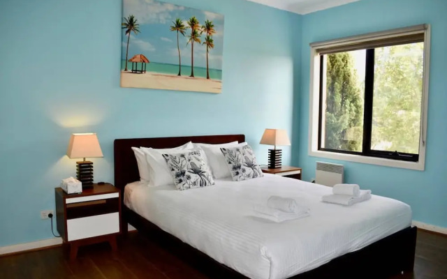 3 Bedroom Getaway in Trendy Thornbury