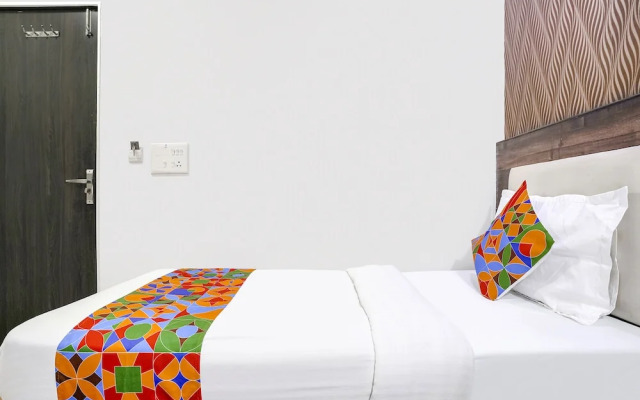 Fabhotel Royal City