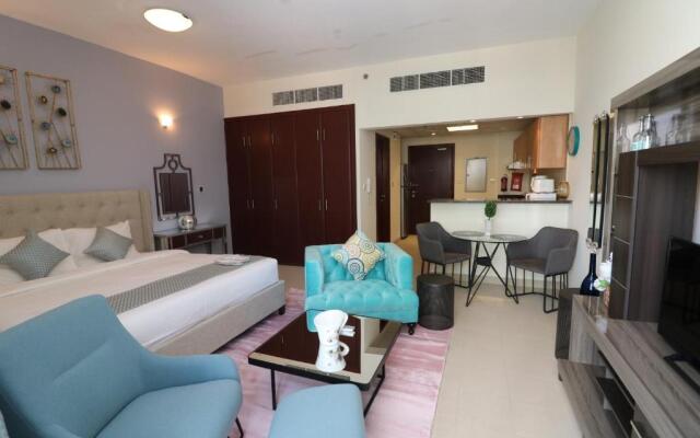 Sports City Large Studio Cricket Tower - Hotel in ดูไบ - Photo 2
