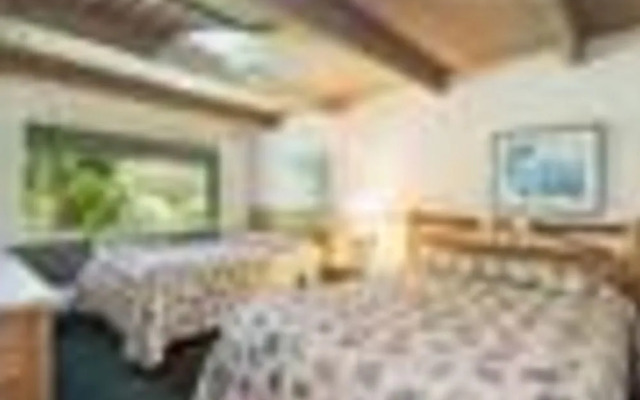 Pali Ke Kua 203 by RedAwning