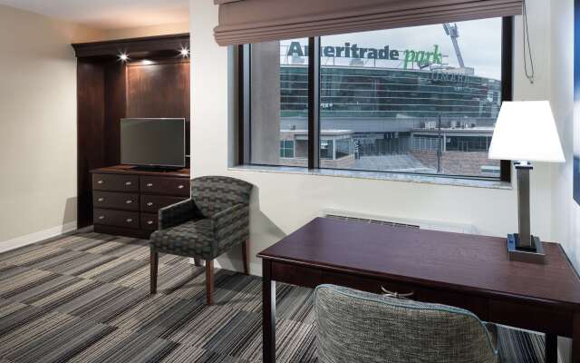 Hampton Inn & Suites Omaha-Downtown