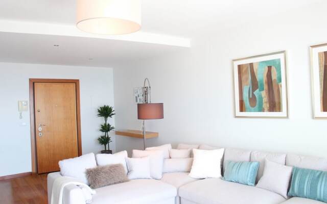 The SeaSide Apartment by MHM