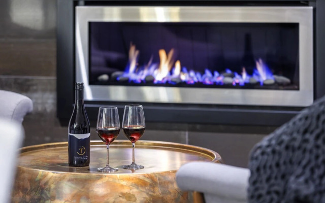 Hidden Lake Hotel and Apartments