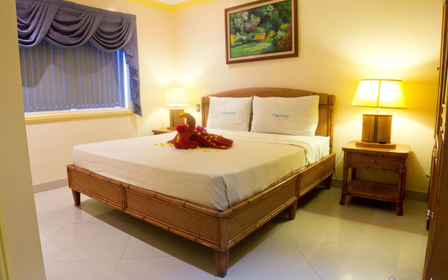 Lingganay Boracay Hotel Resort