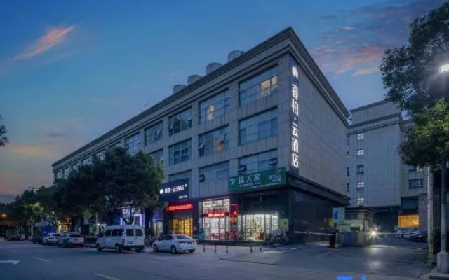 Ripple Hotel (Shanghai Hongqiao National Convention and Exhibition Center Jiangqiao)