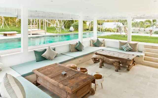 Villa Ombak Putih