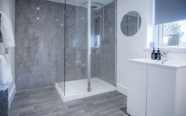 Oasis - 2 Bed Apartment - Ocean Breeze