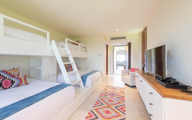 Sunny Vacation Condo 3