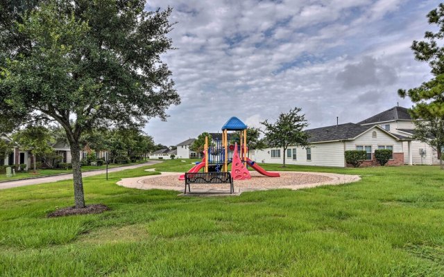 Houston Home w/ Yard Ideal for All Age Groups