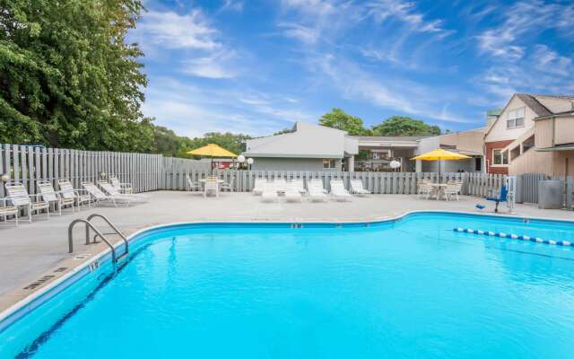 Super 8 by Wyndham Stevensville/St. Joseph