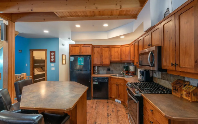 Forest Lane Hideaway - Luxurious Family Friendly Home with Private Hot Tub