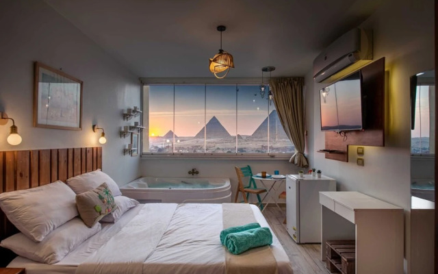 Jacuzzi Studio @ The Pyramids Free Airport Pickup