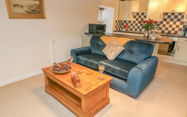 3 Eden Lodge