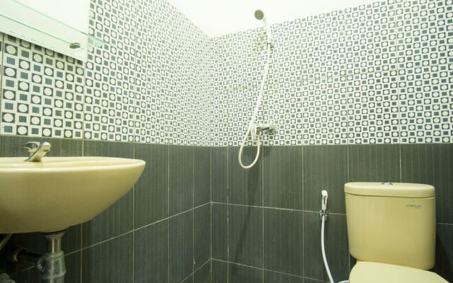 RedDoorz Syariah near Ngade Lake