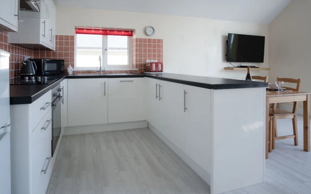 Bluebird - 2 Bedroom Apartment - Pendine