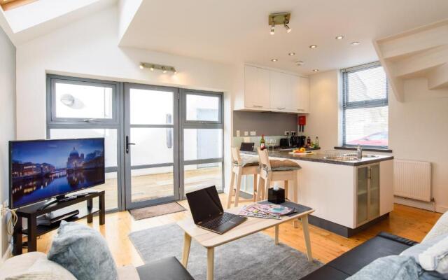 City Retreat, 2 Bed House with Cloudstream Hot Tub