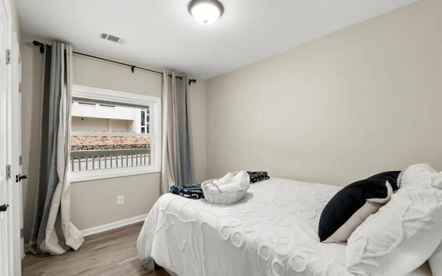 1087 Windsor