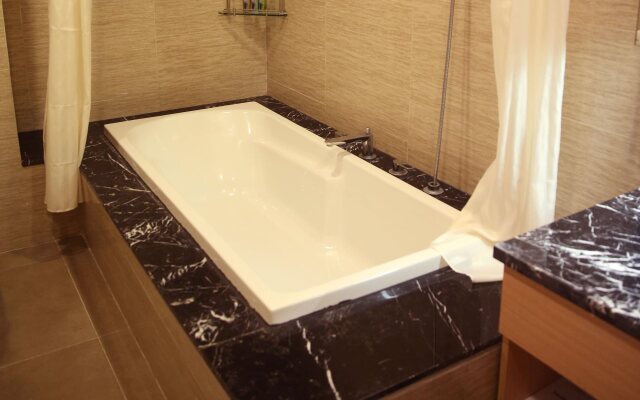 Dolphin Plaza Apartment