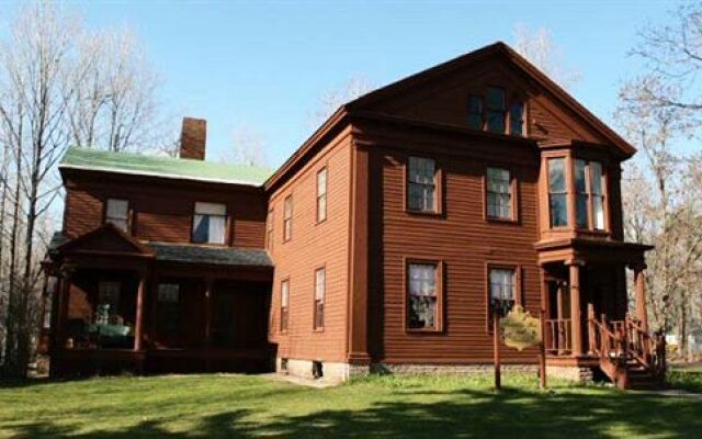 Brambles Inn & Gardens