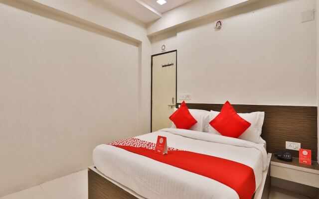 OYO 13598 Chandra Villas