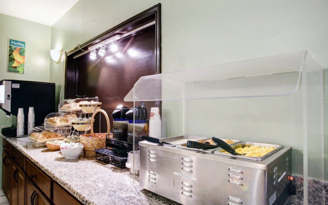 Quality Inn & Suites Airport